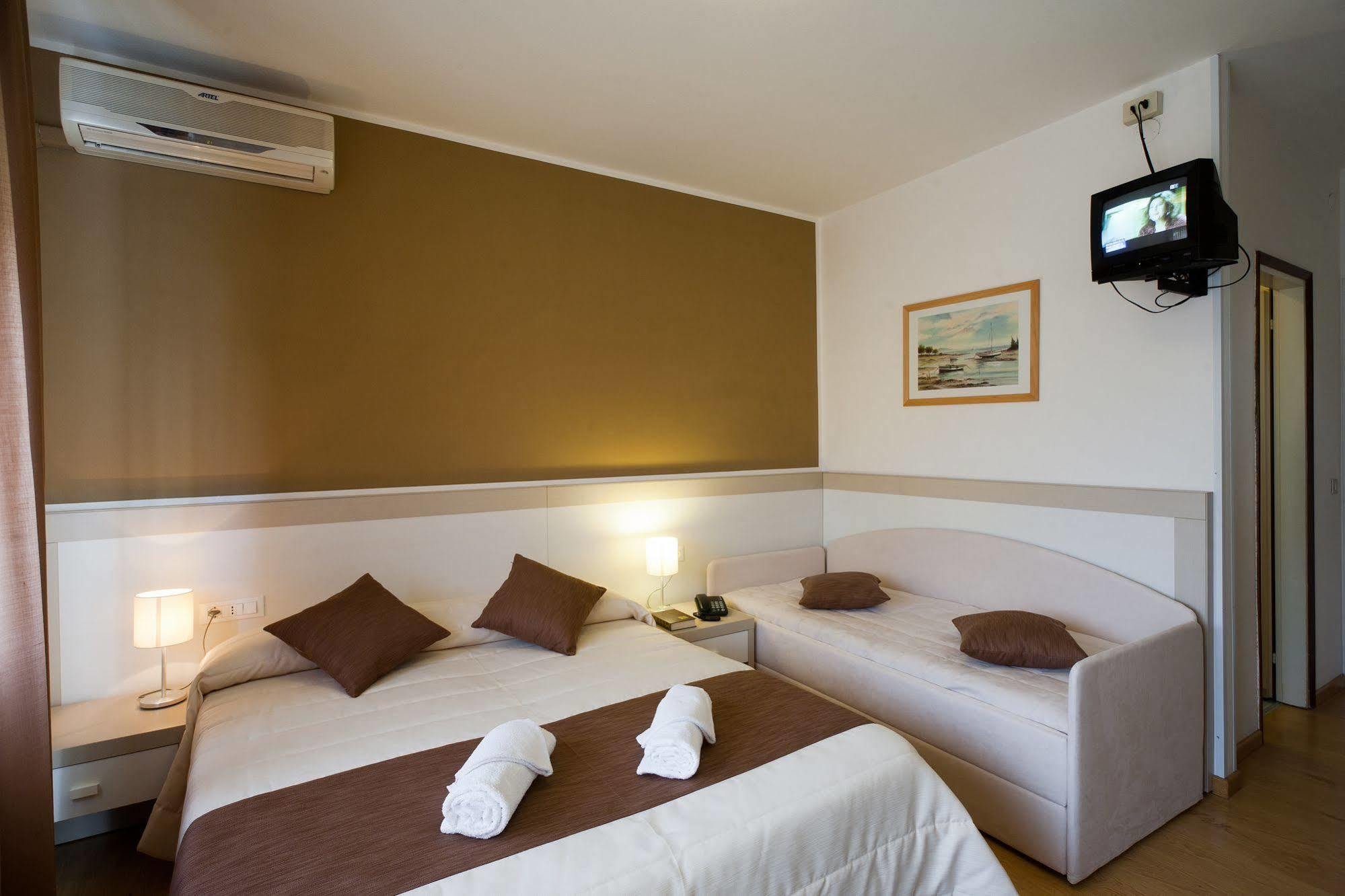 Hotel Canarie ليدو دي يسولو المظهر الخارجي الصورة